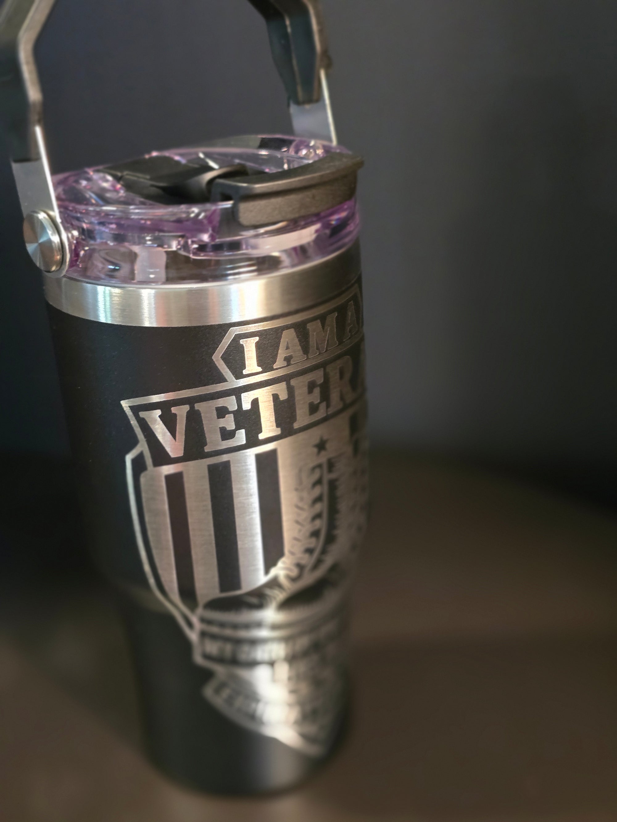 Veterans 20 oz Tumbler with Built-in Straw & Carry Handle Design - I Am A Veteran Emblem on Black Background